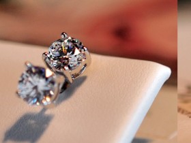 女生戴什么样的耳钉好看——时尚分享